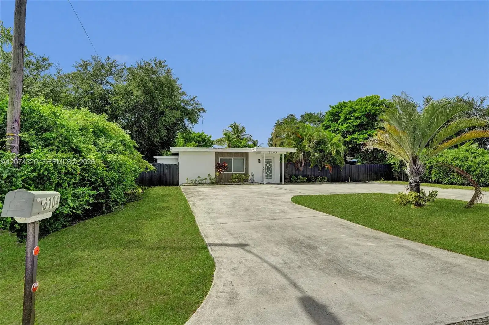 6104 SW 33rd St, Miramar FL 33023 photo 2
