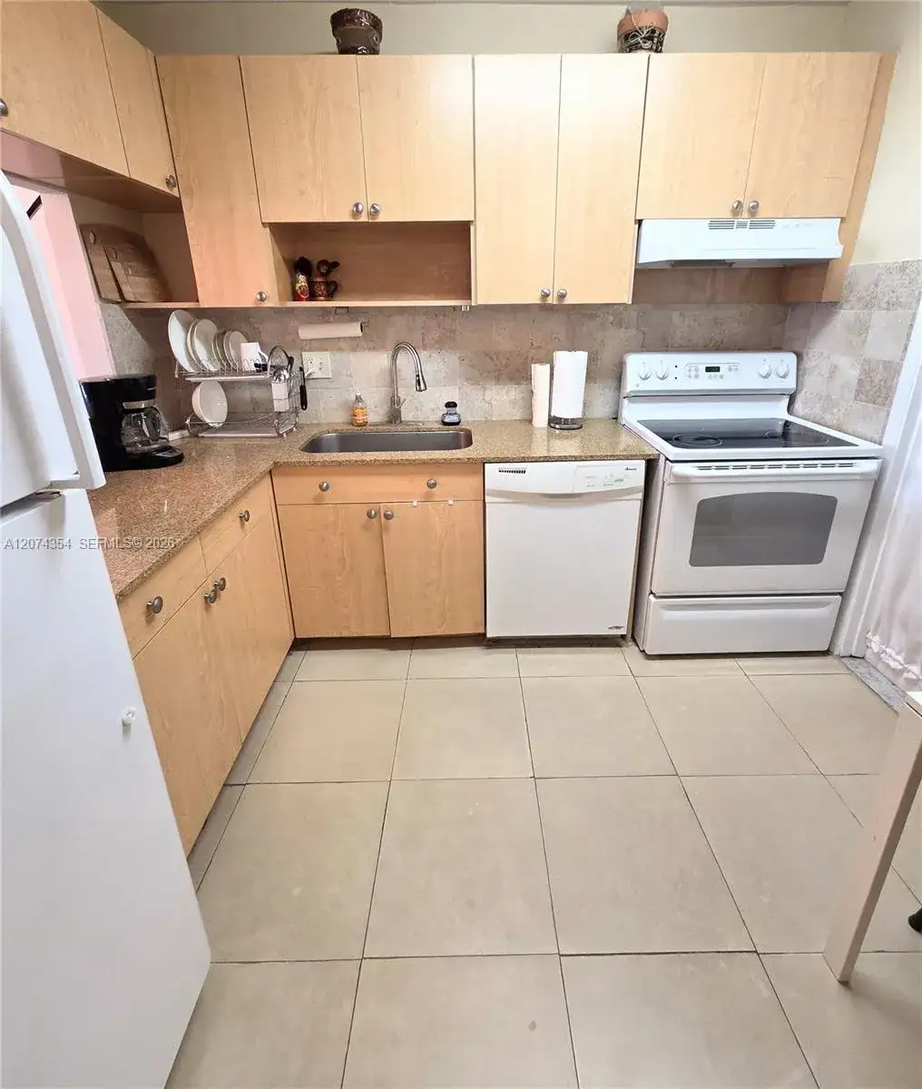 981 Hillcrest Ct # 115, Hollywood FL 33021 photo 3