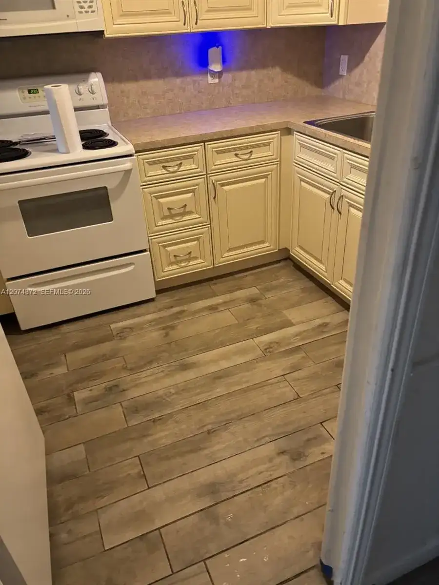 9471 Evergreen Pl # 106, Davie FL 33324 photo 3