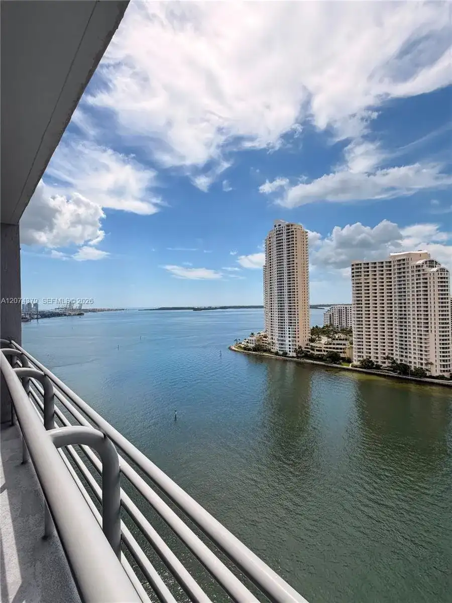 335 S Biscayne Blvd # 2003, Miami FL 33131 photo 2