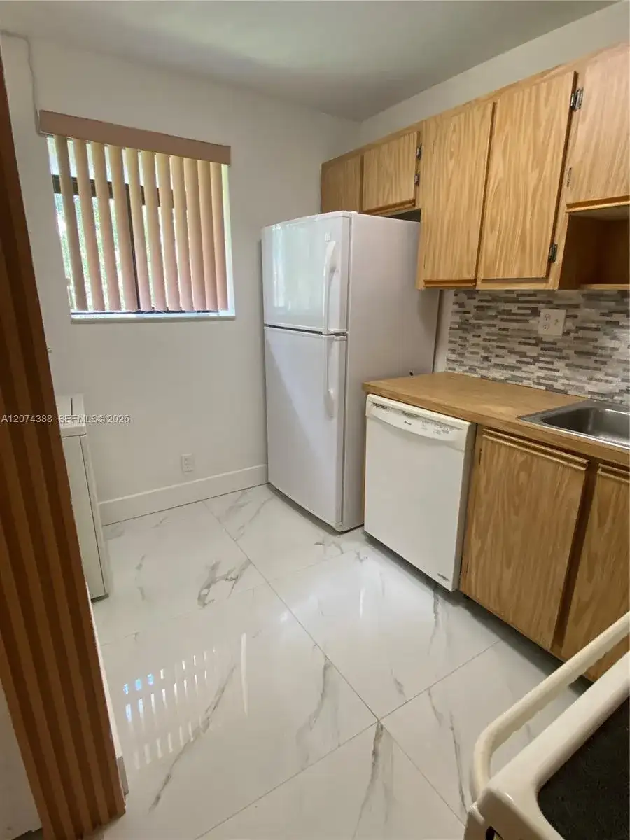 507 Gardens # 203, Pompano Beach FL 33069 photo 5