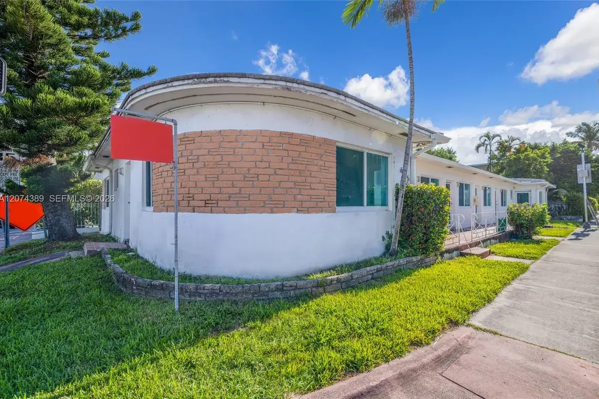 625 75th St, Miami Beach FL 33141