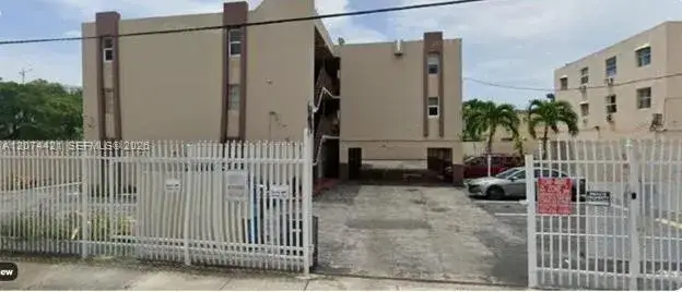 652 NW 3rd St # 304, Miami FL 33128