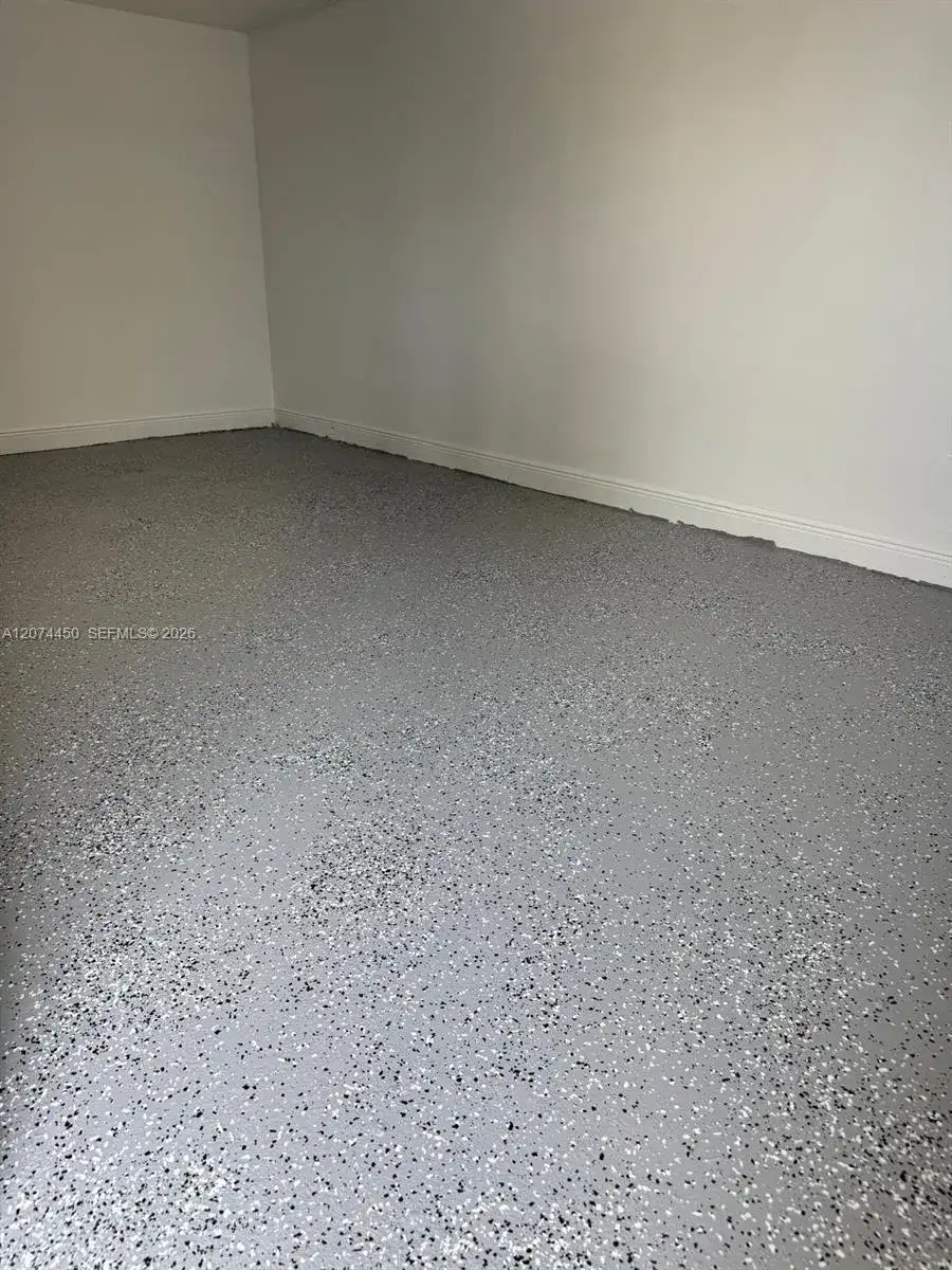 1570 W 39 pl # 1570, Hialeah FL 33012 photo 2