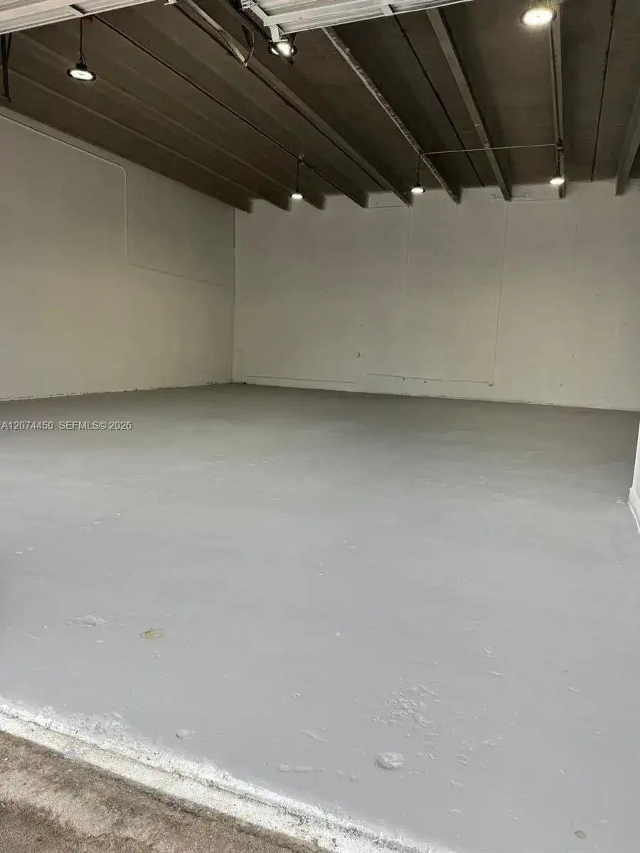 1570 W 39 pl # 1570, Hialeah FL 33012 photo 3