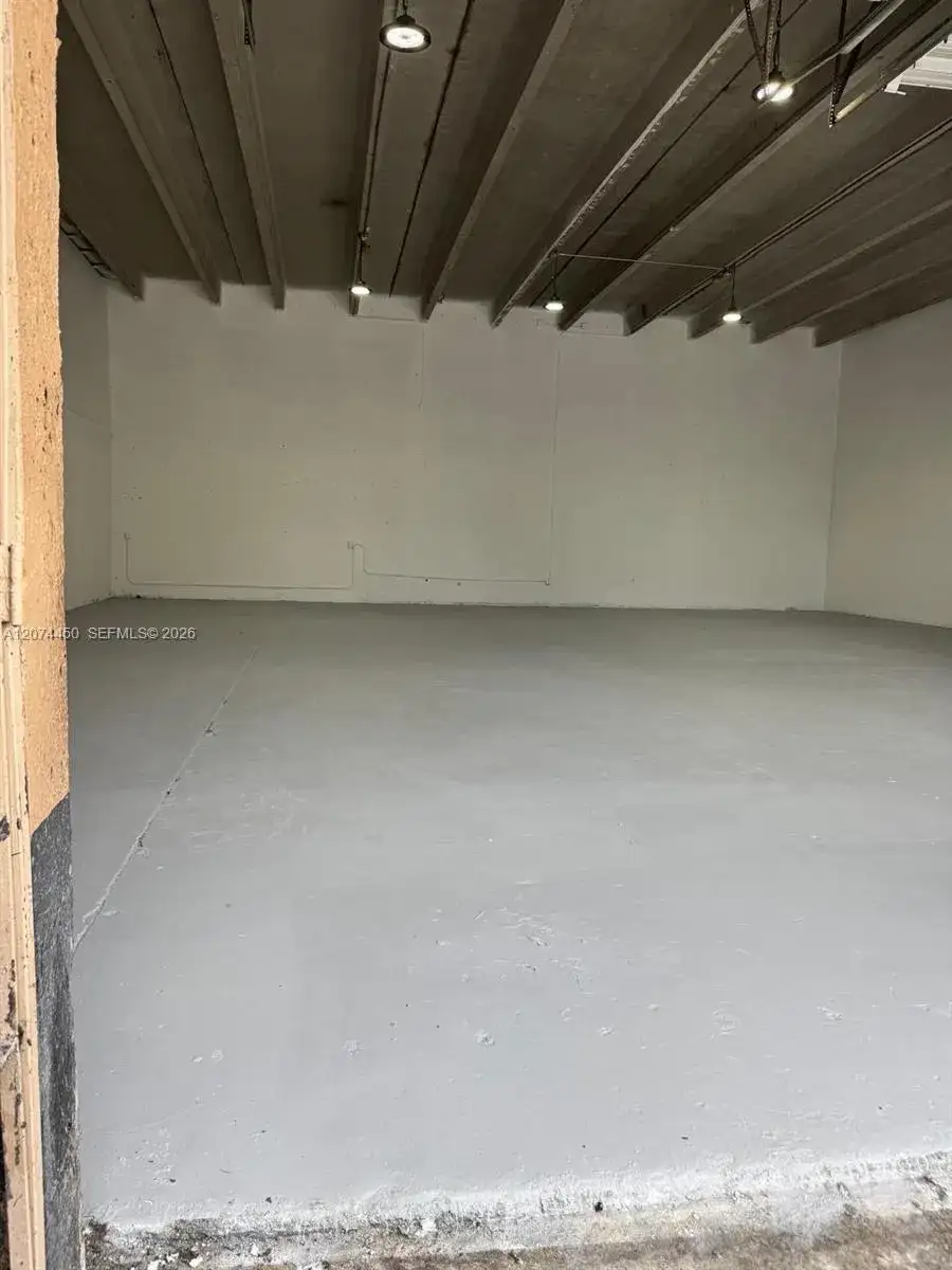 1570 W 39 pl # 1570, Hialeah FL 33012 photo 4