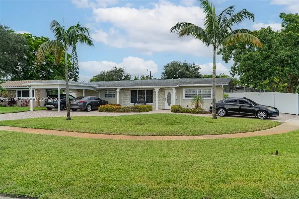5561 SW 13th St, Plantation FL 33317 photo 2