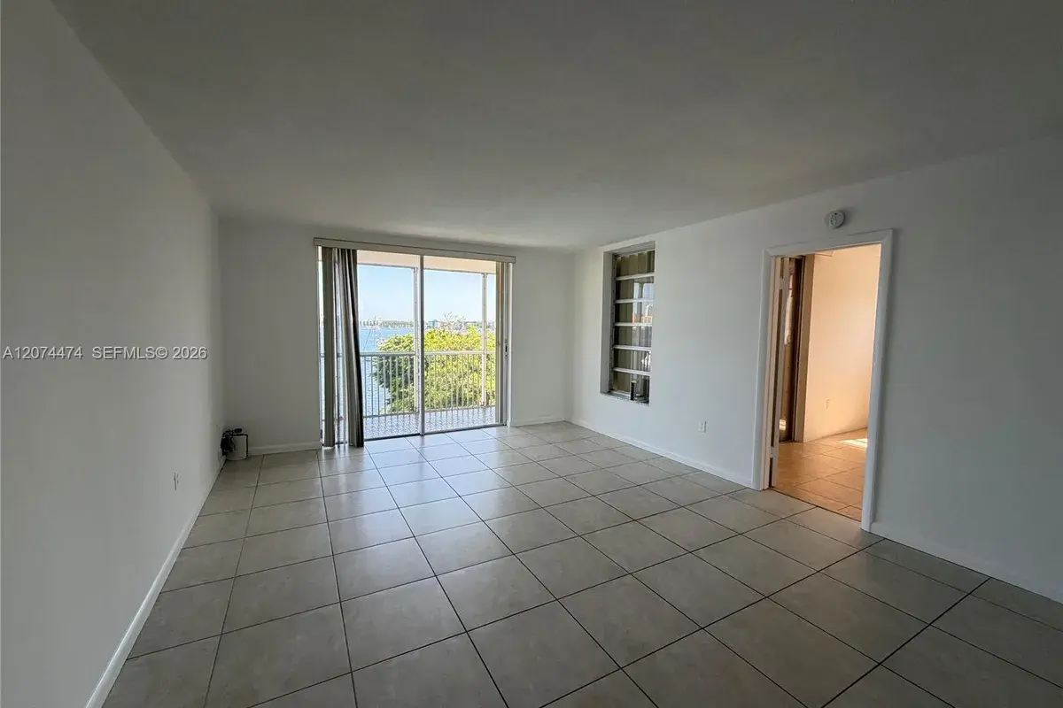 2910 Point East Dr # M514, Aventura FL 33160