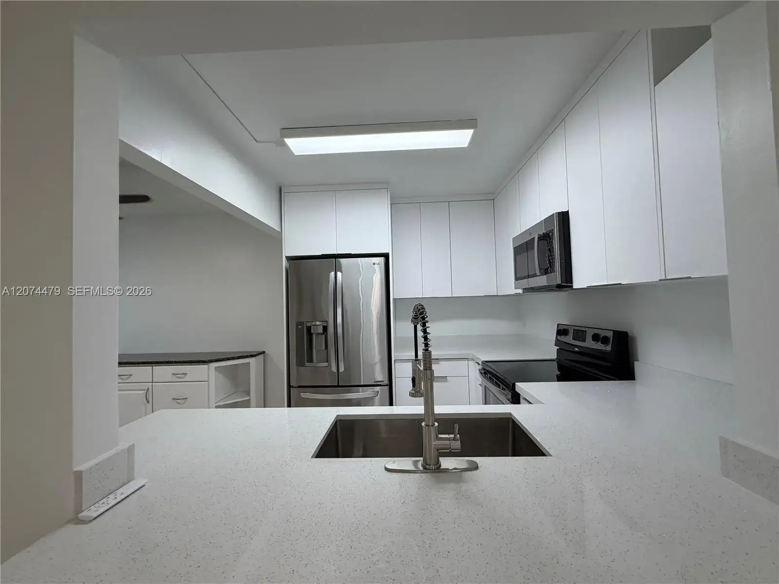 423 NE 210th Cir Ter # 25, Miami FL 33179 photo 2