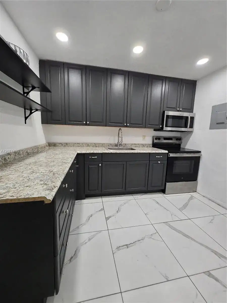 154 NW 14th Way # B, Dania Beach FL 33004
