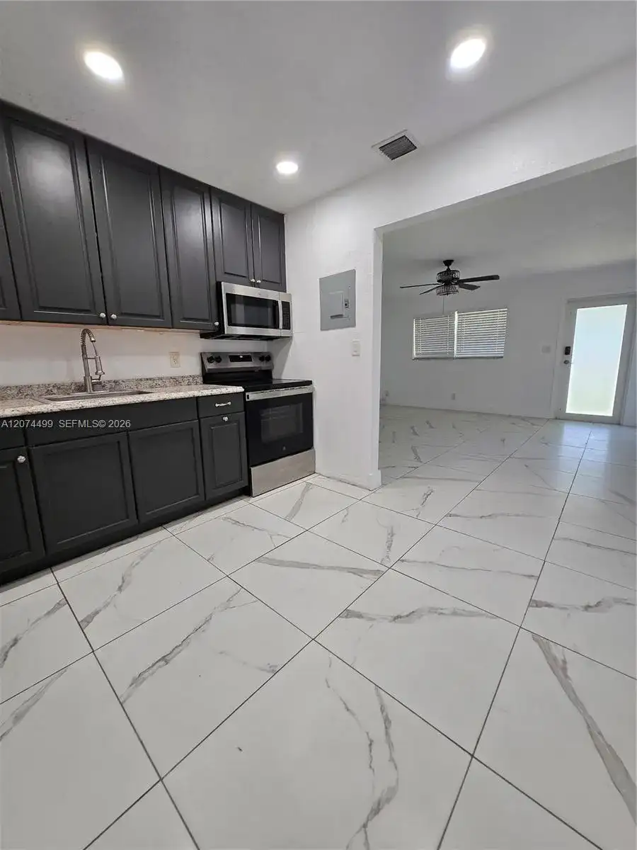 154 NW 14th Way # B, Dania Beach FL 33004 photo 2