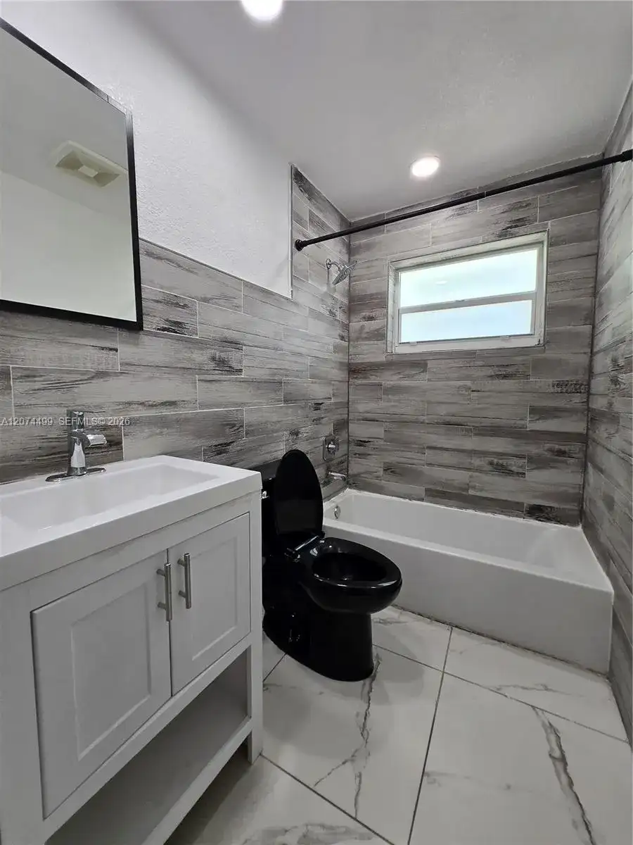 154 NW 14th Way # B, Dania Beach FL 33004 photo 4