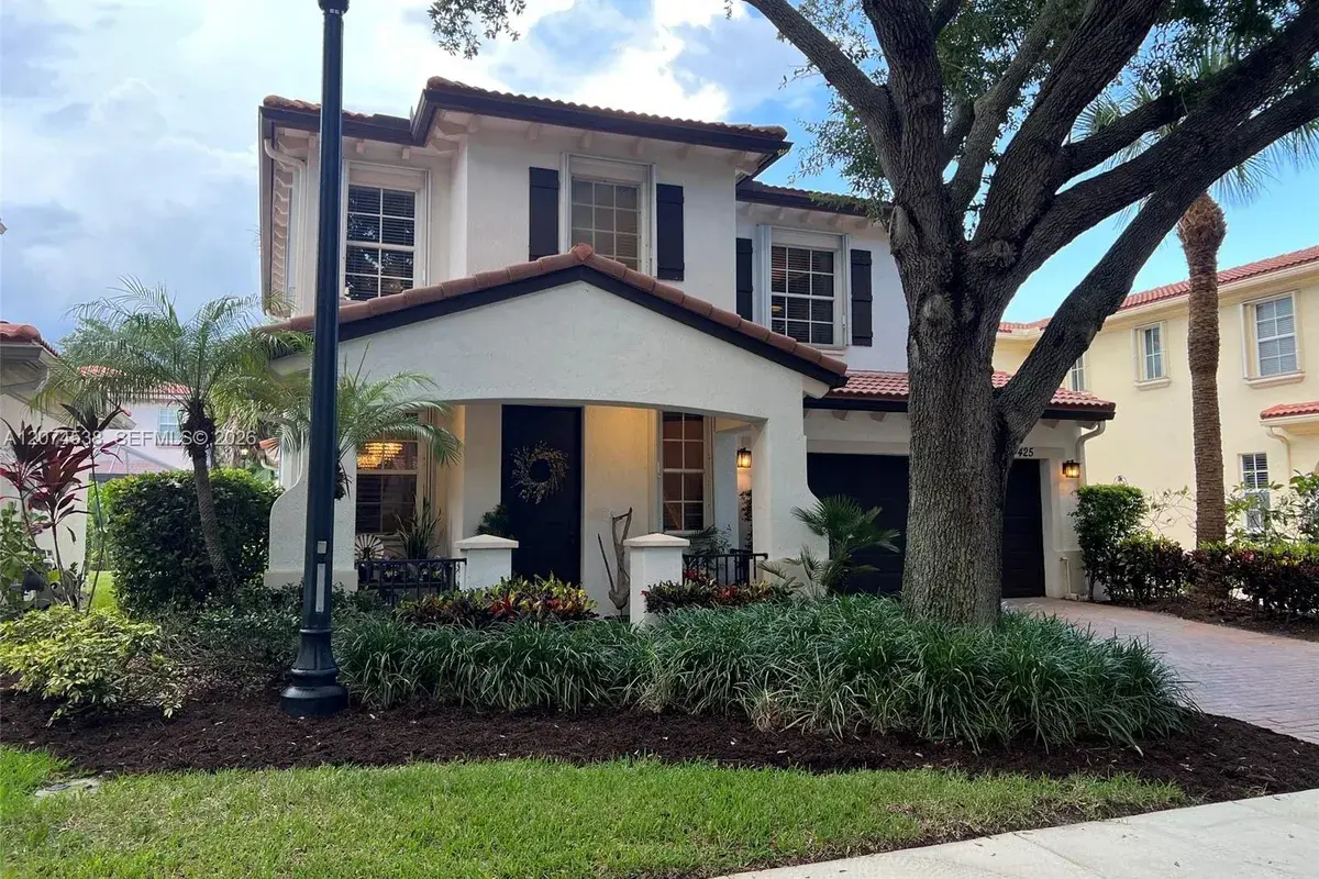 425 Pumpkin Dr, Palm Beach Gardens FL 33410
