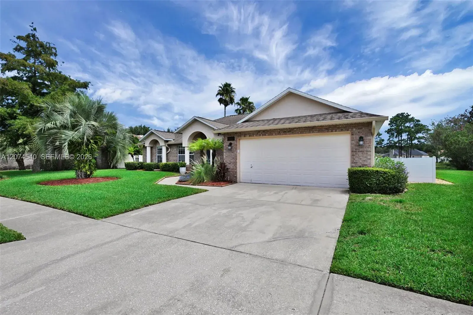 2059 E Forest Gate Dr, Jacksonville FL 32246