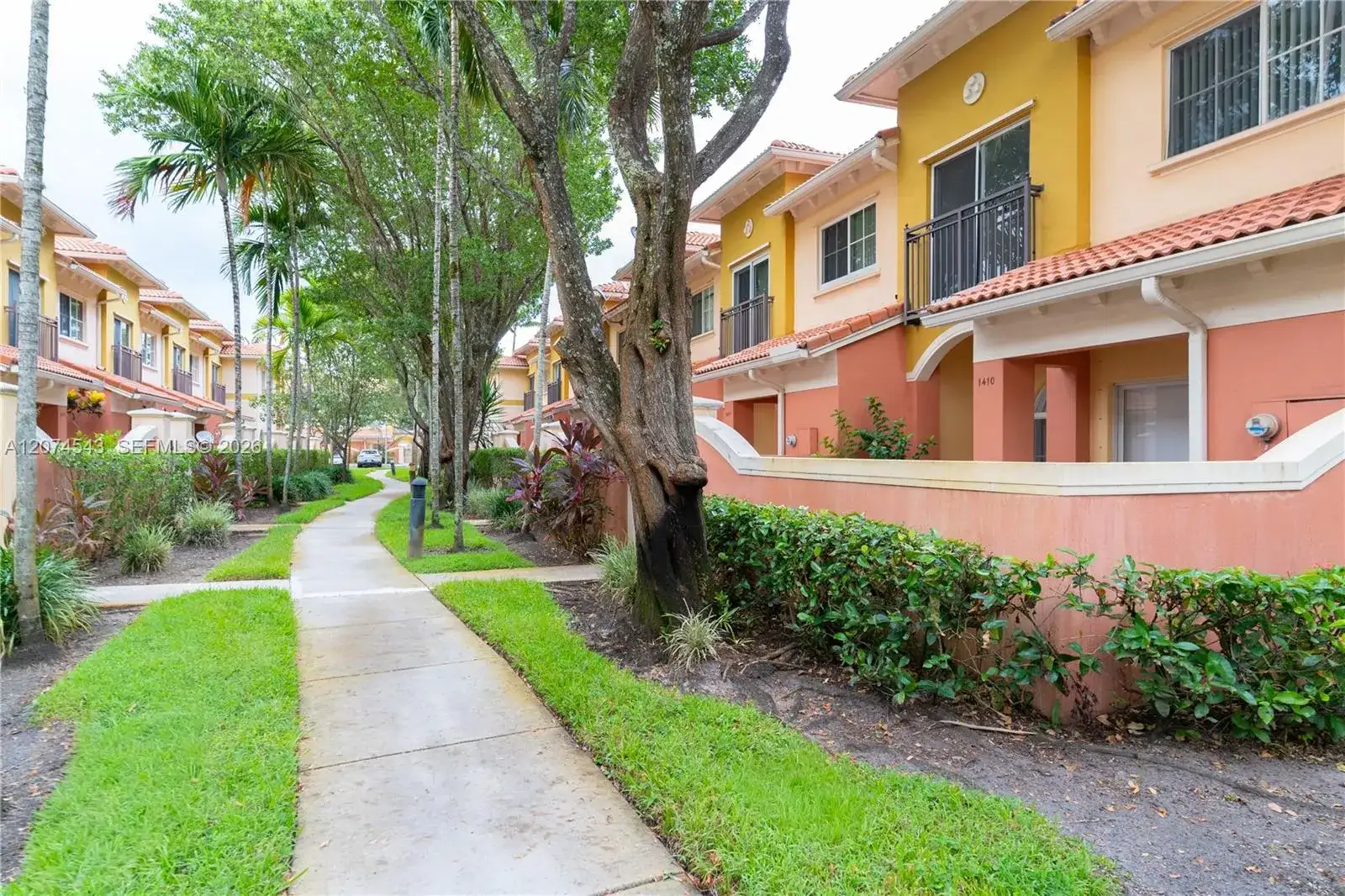 1410 S Santa Catalina Cir, North Lauderdale FL 33068 photo 4