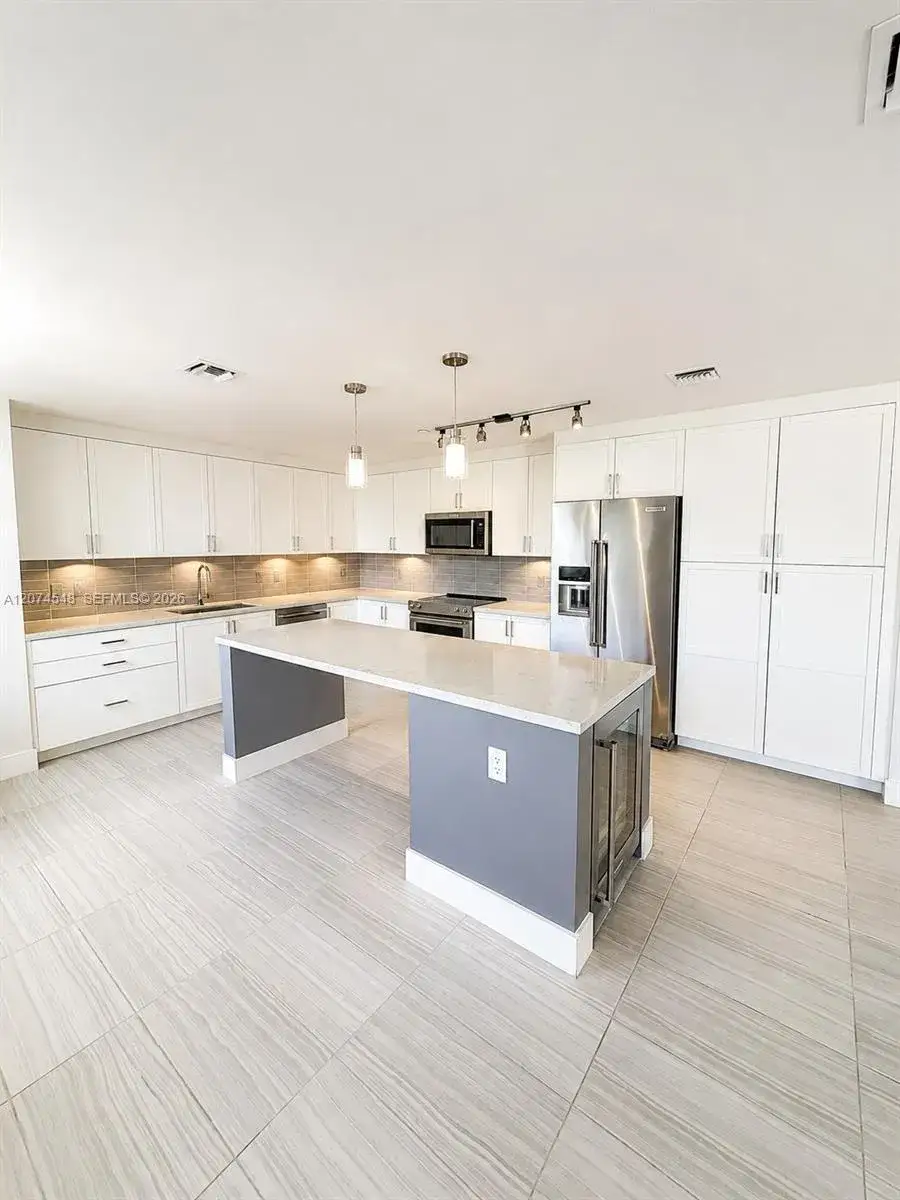 215 N New River Dr E # 310, Fort Lauderdale FL 33301