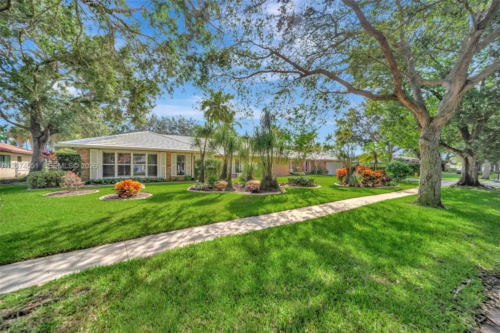 560 W Tropical Way, Plantation FL 33317