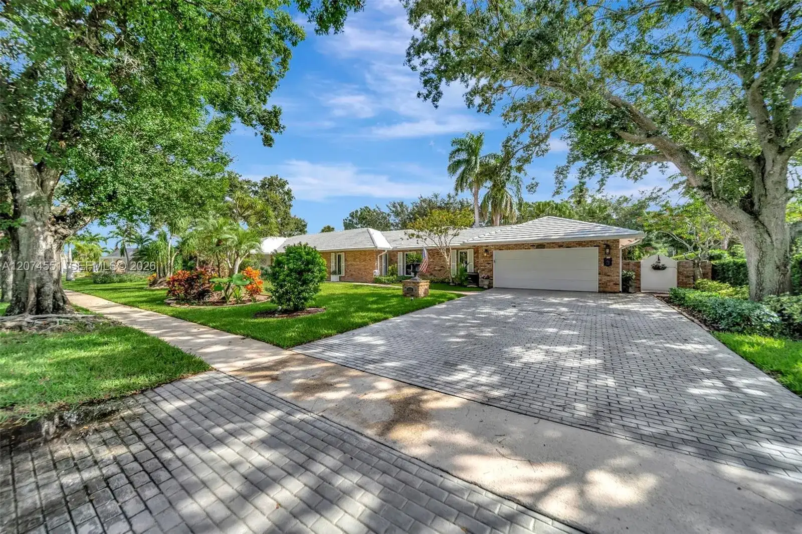 560 W Tropical Way, Plantation FL 33317 photo 4