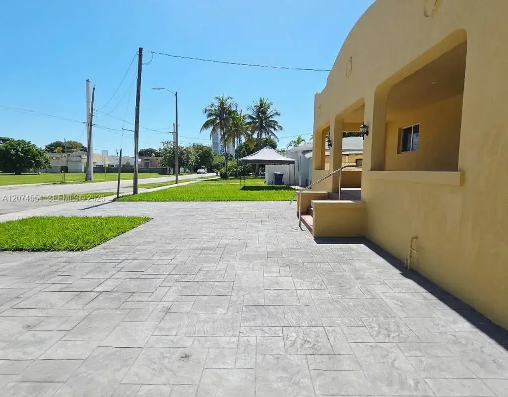 1934 NW 35th St, Miami FL 33142