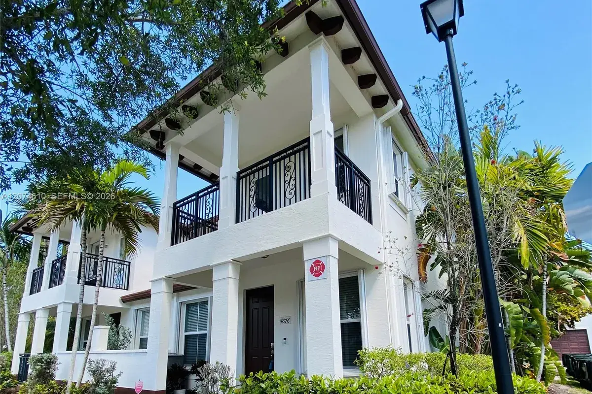 4676 Monarch Way, Coconut Creek FL 33073