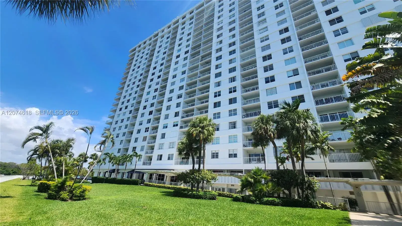 500 Bayview Dr # 1725, Sunny Isles Beach FL 33160