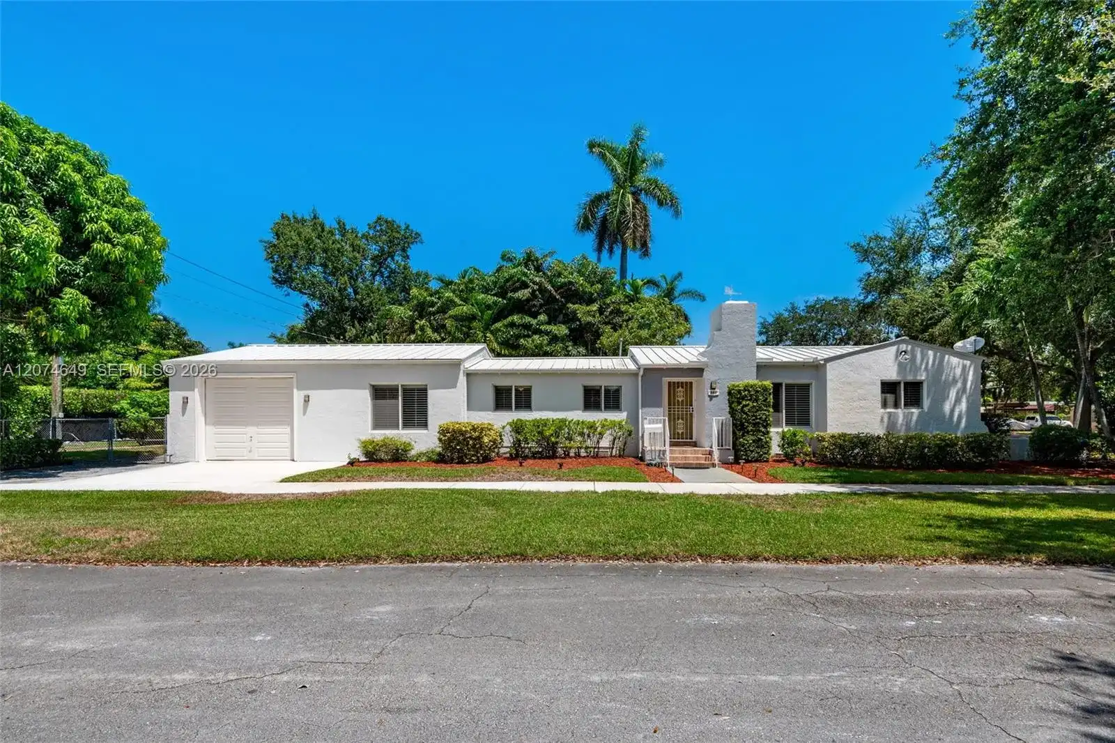 989 Eastward Dr, Miami Springs FL 33166