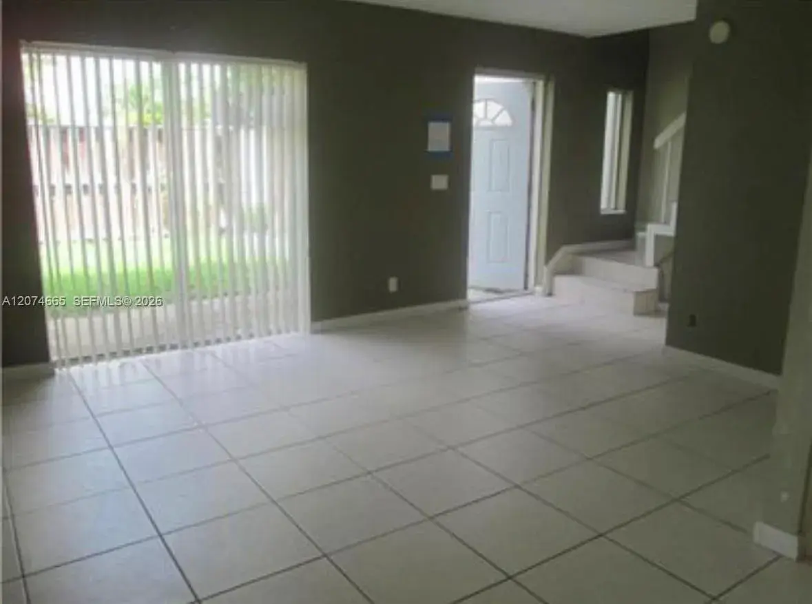 5810 NW 22nd St # B, Lauderhill FL 33313