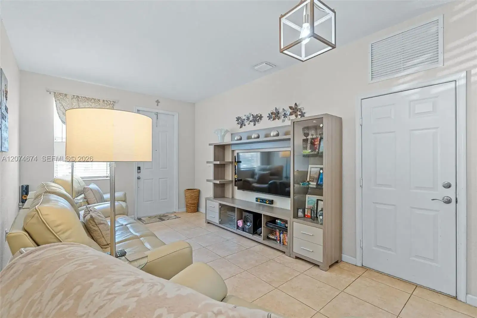 1034 NE 30th Ave, Homestead FL 33033 photo 3