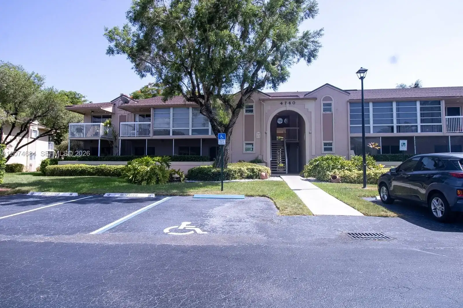 4760 NW 102nd Ave # 12, Doral FL 33178