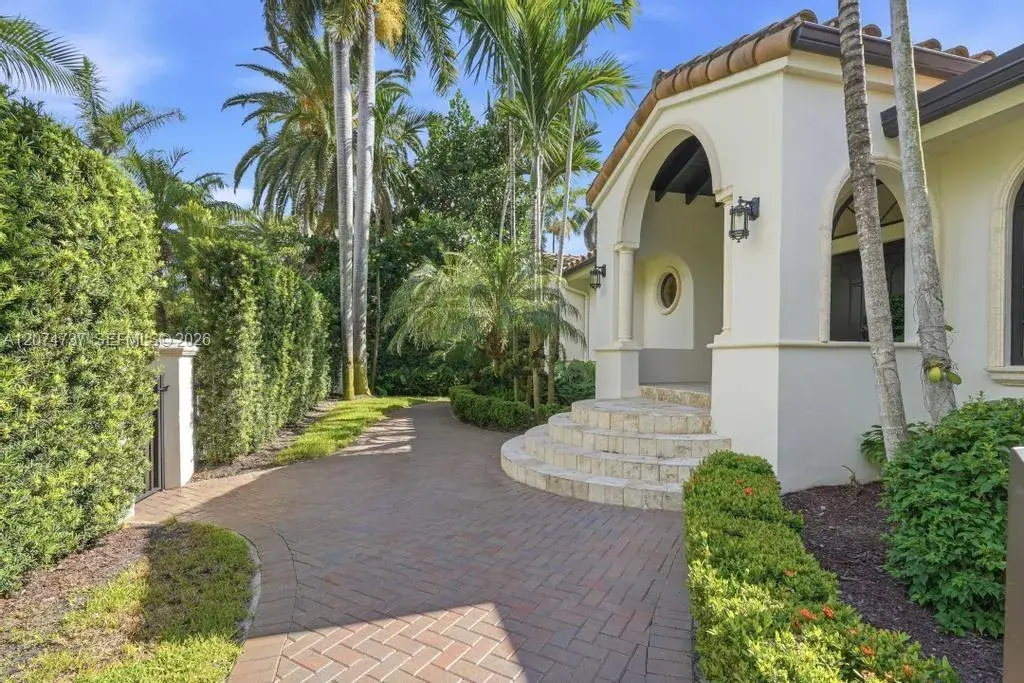 2532 NW Lake Ave, Miami Beach FL 33140