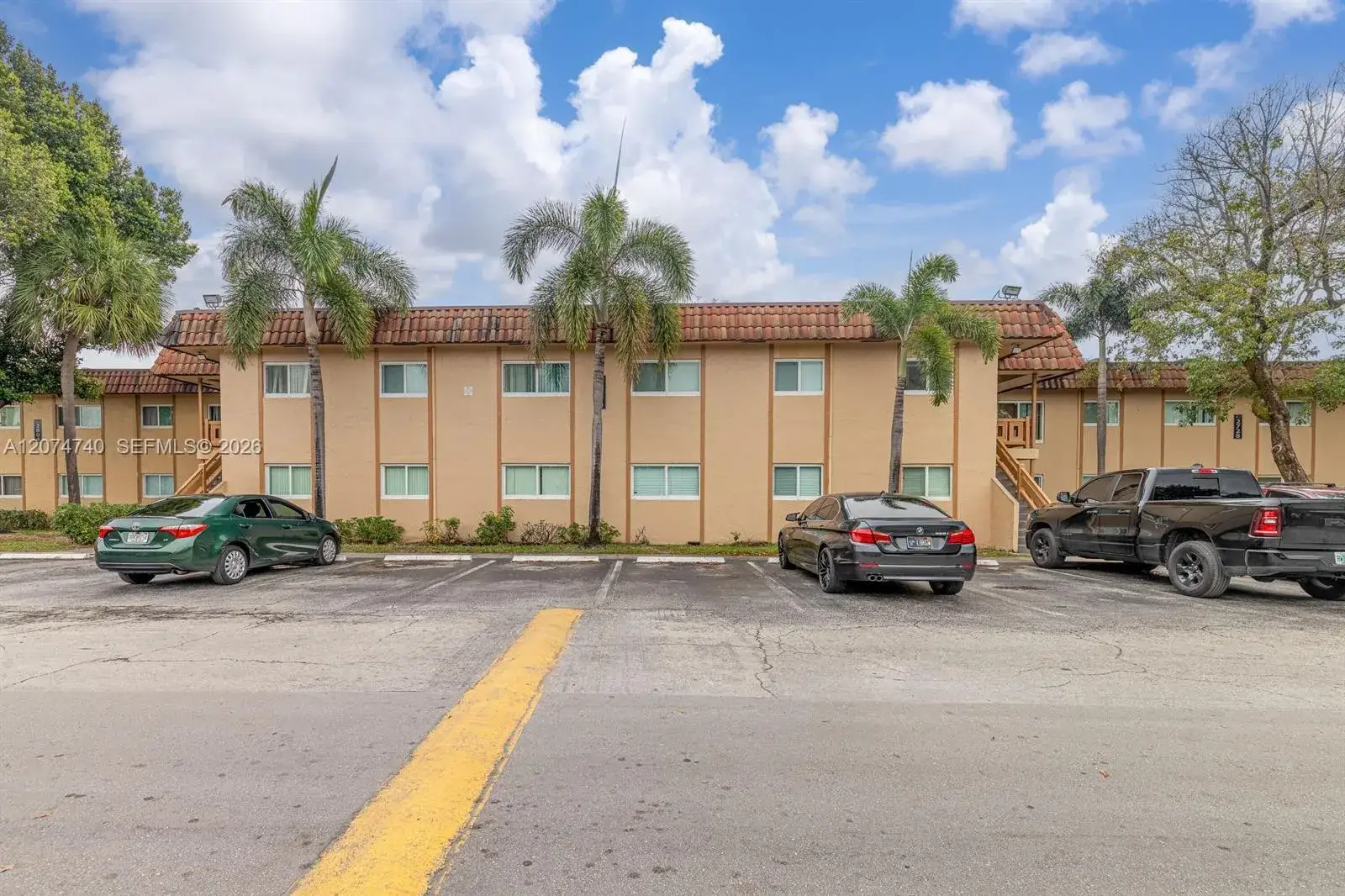 2804 NW 39th Way # 201, Lauderdale Lakes FL 33311