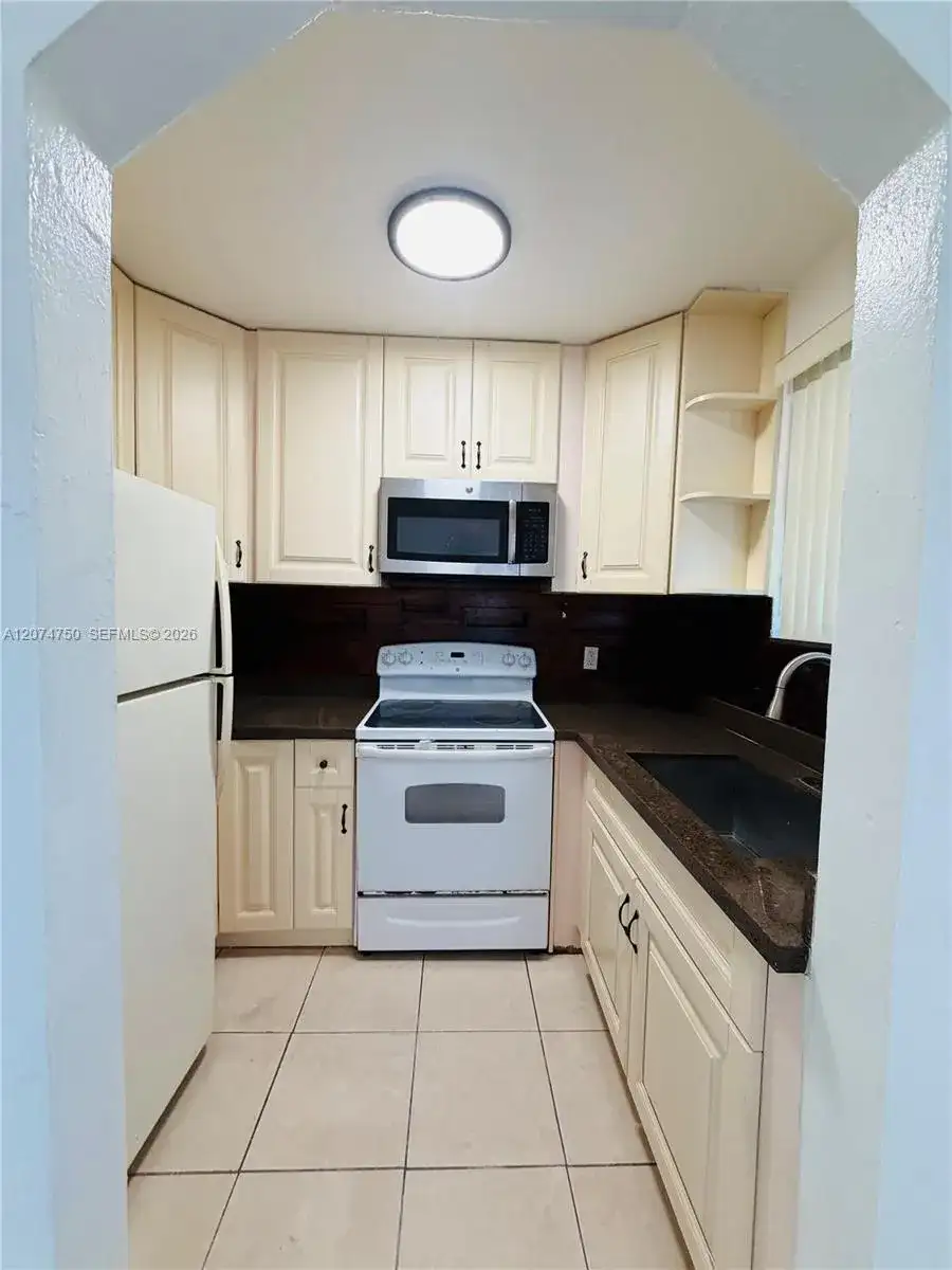 756 N 17th Ave # 15, Hollywood FL 33020 photo 2