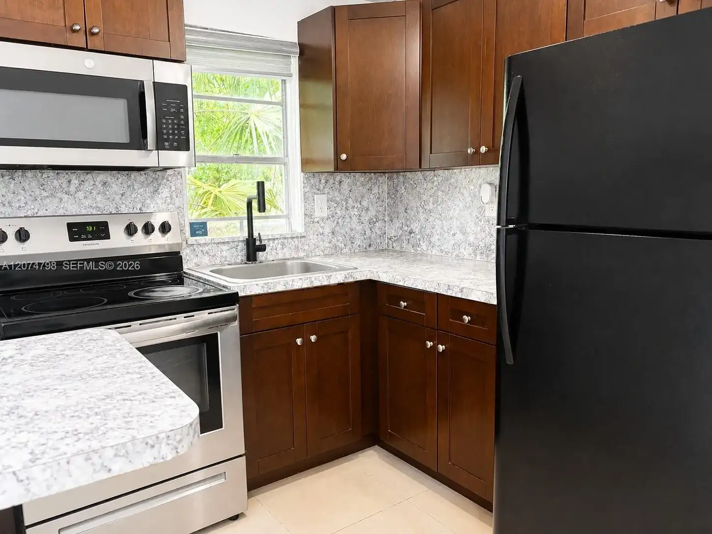 802 NW 3rd Ter, Hallandale Beach FL 33009 photo 4