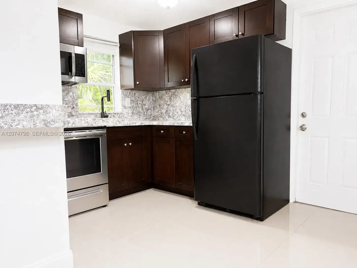 802 NW 3rd Ter, Hallandale Beach FL 33009 photo 5