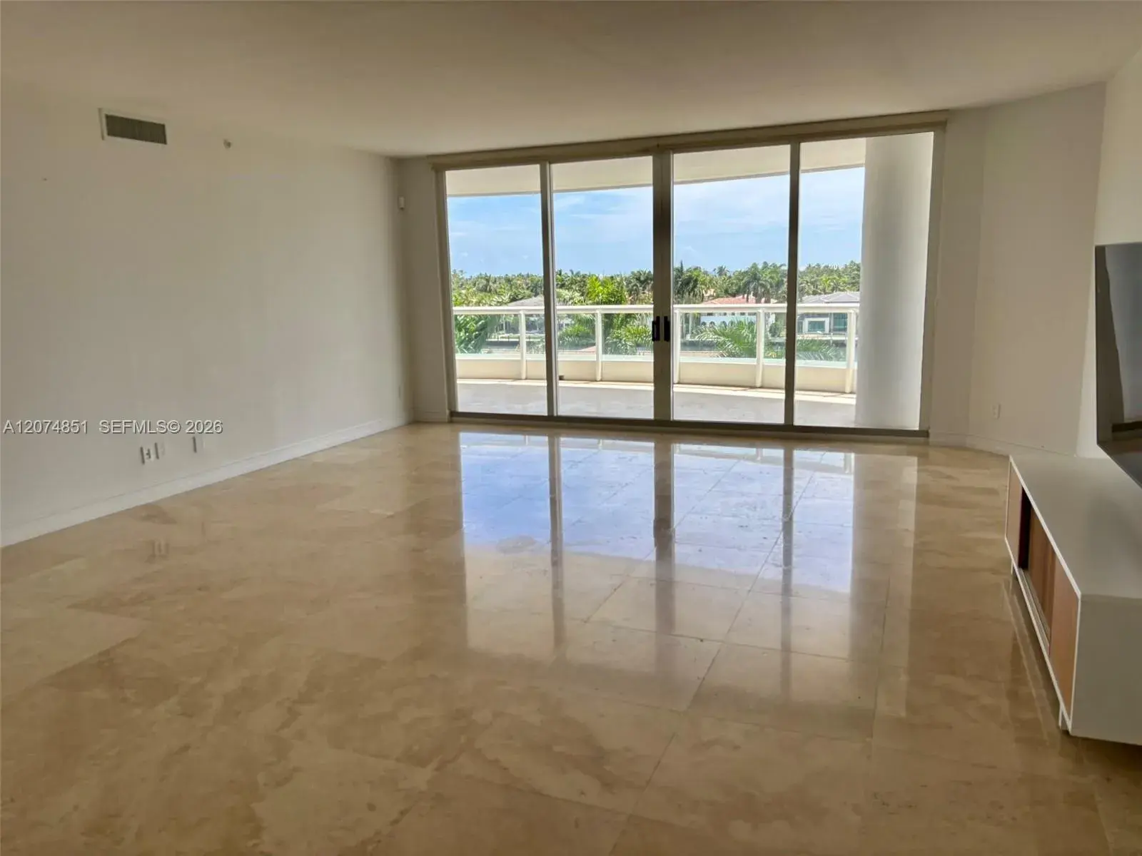 21050 Point Pl # 604, Aventura FL 33180