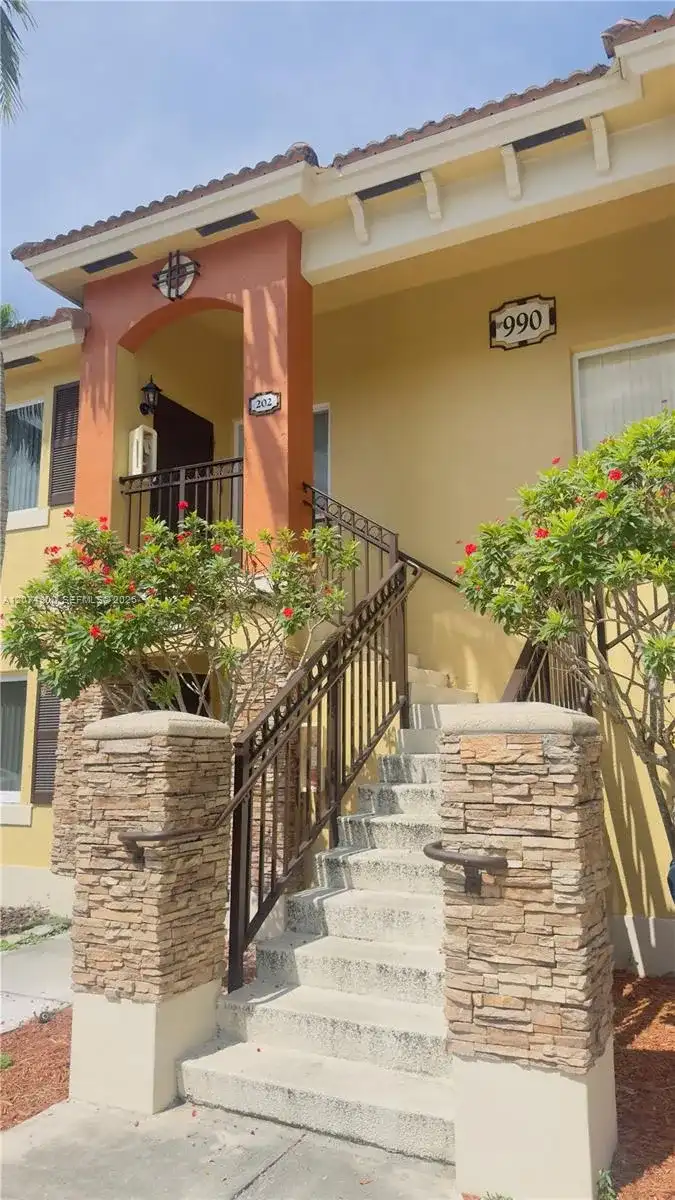 990 NE 33rd Ter # 202, Homestead FL 33033