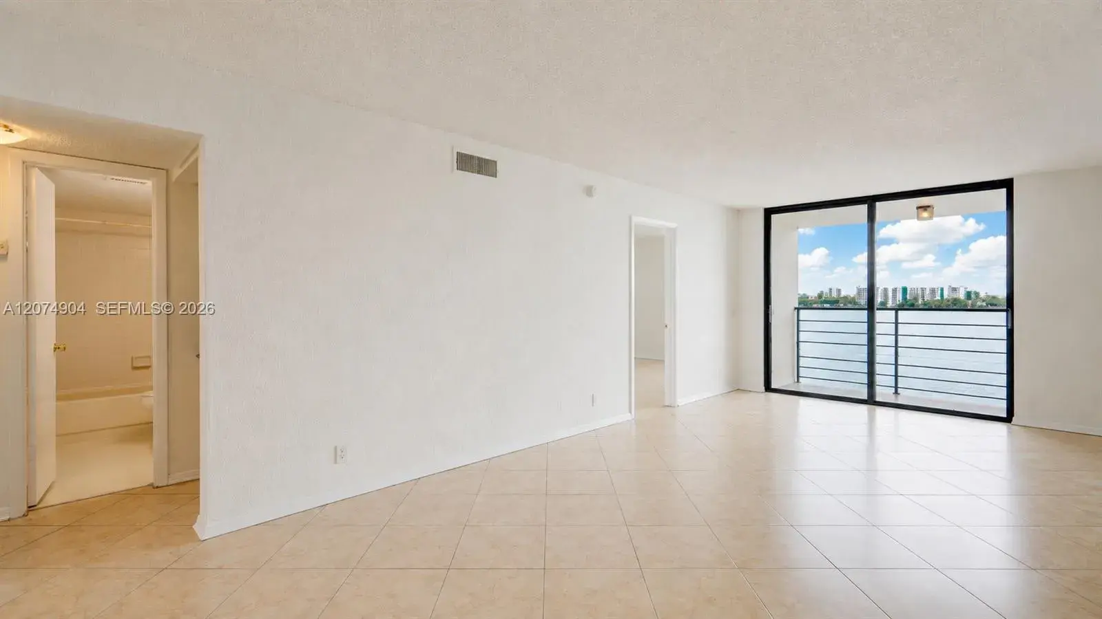 114 Lake Emerald Dr # 409, Oakland Park FL 33309