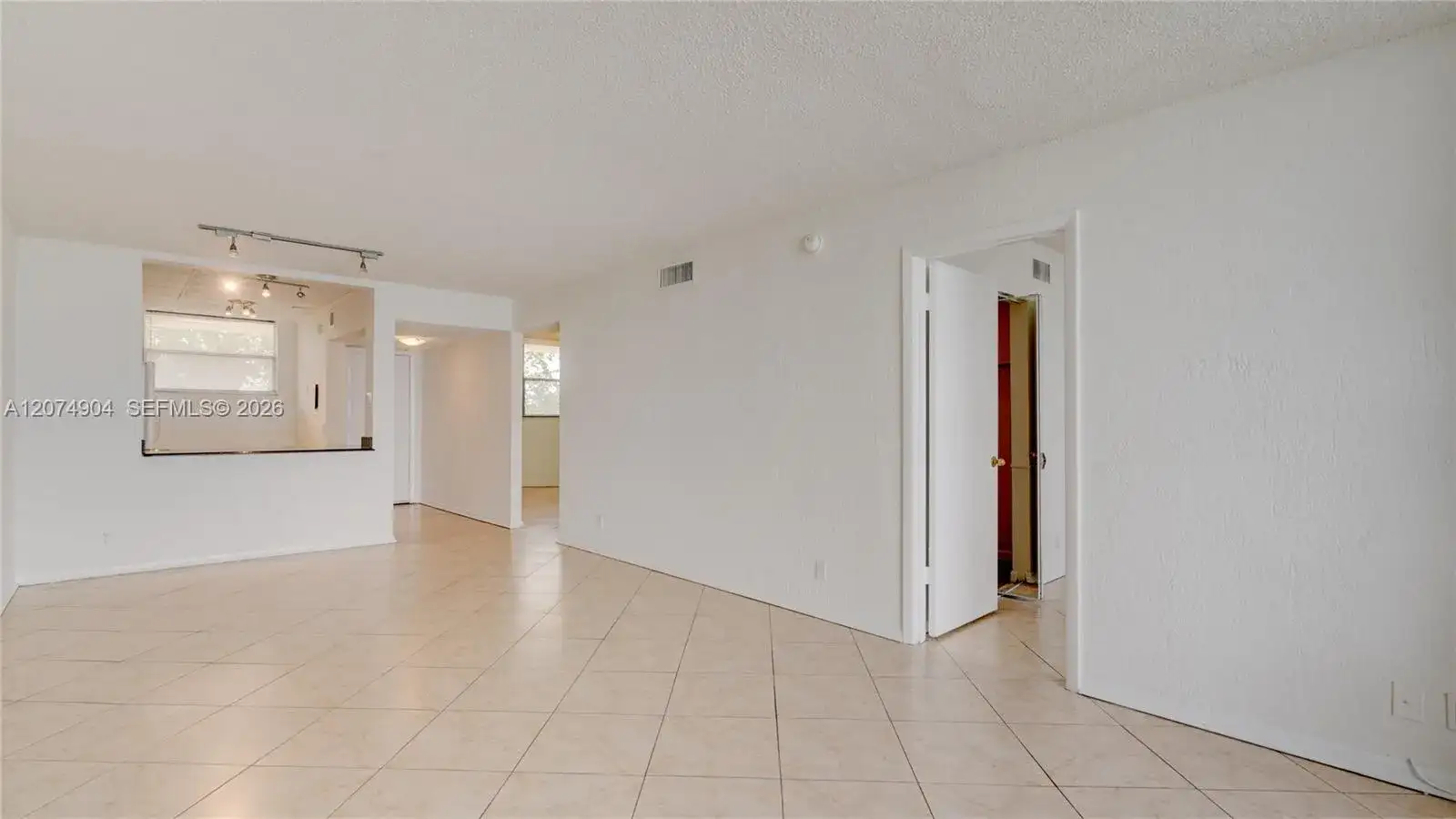 114 Lake Emerald Dr # 409, Oakland Park FL 33309 photo 4