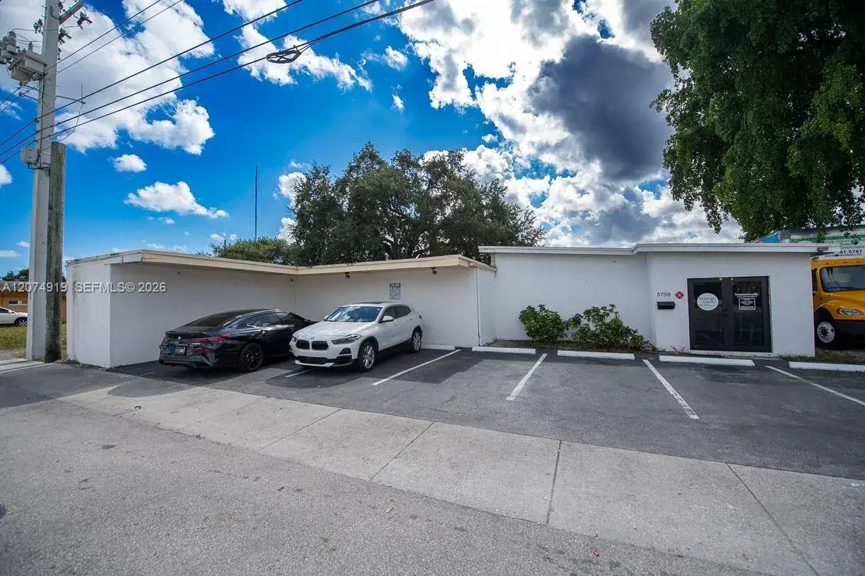 5738 W Hallandale Beach Blvd, West Park FL 33023