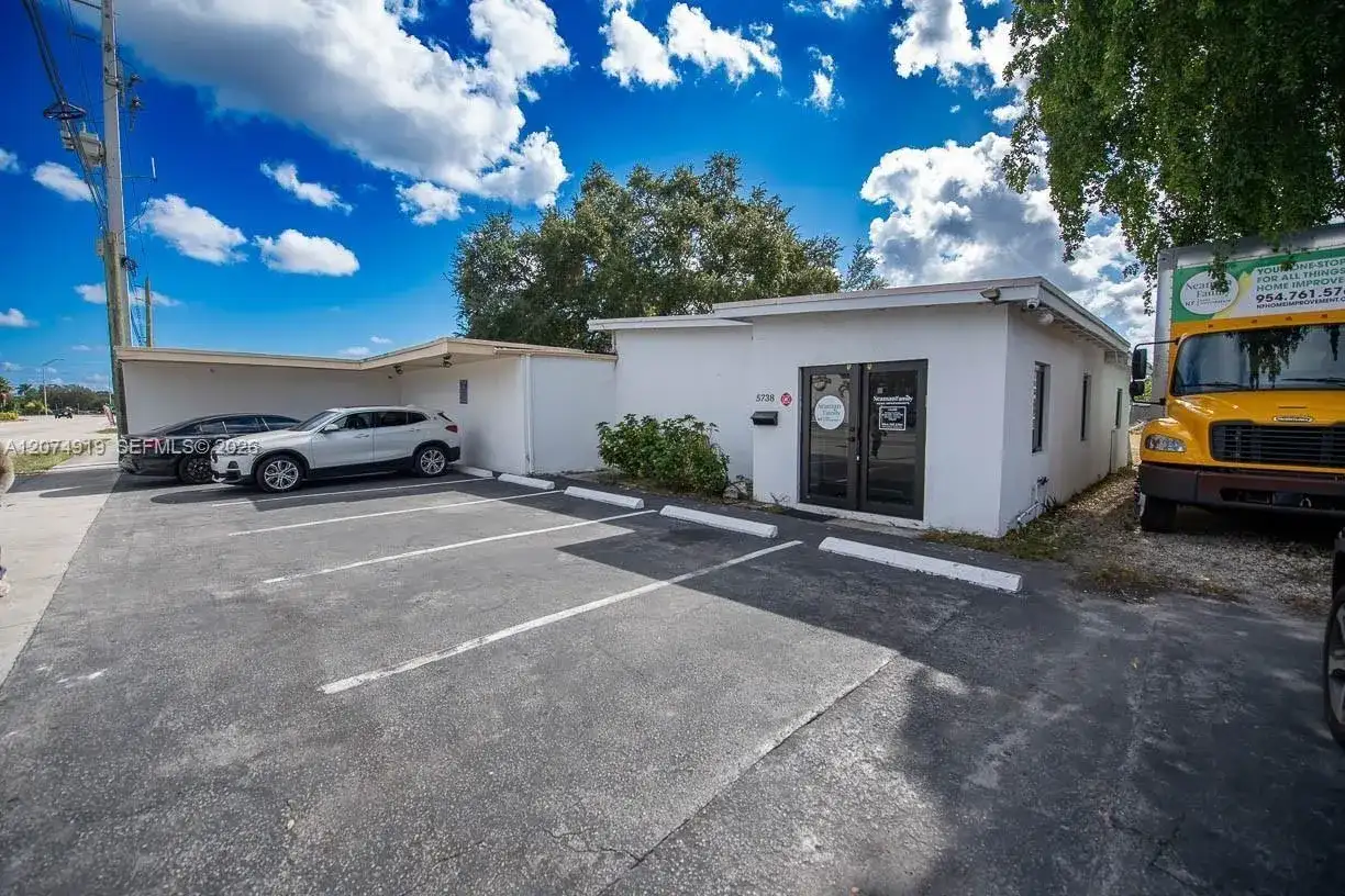 5738 W Hallandale Beach Blvd, West Park FL 33023 photo 2