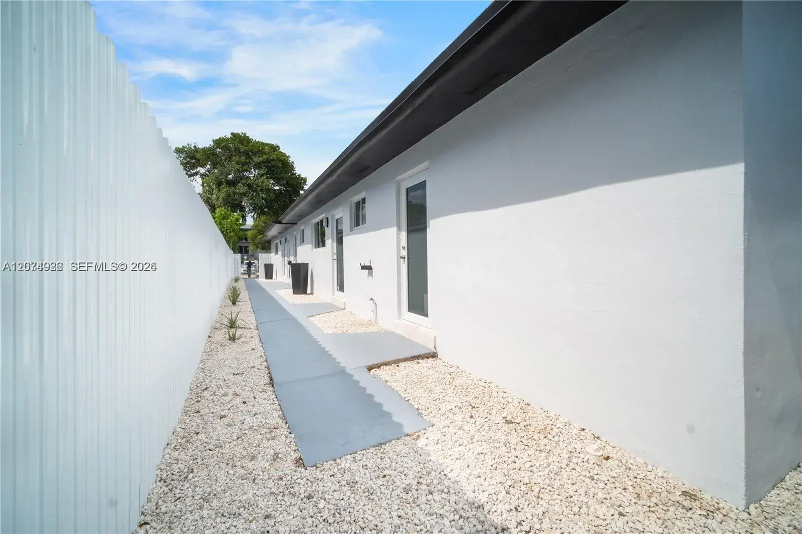 2388-2390 NE 173rd St, North Miami Beach FL 33160