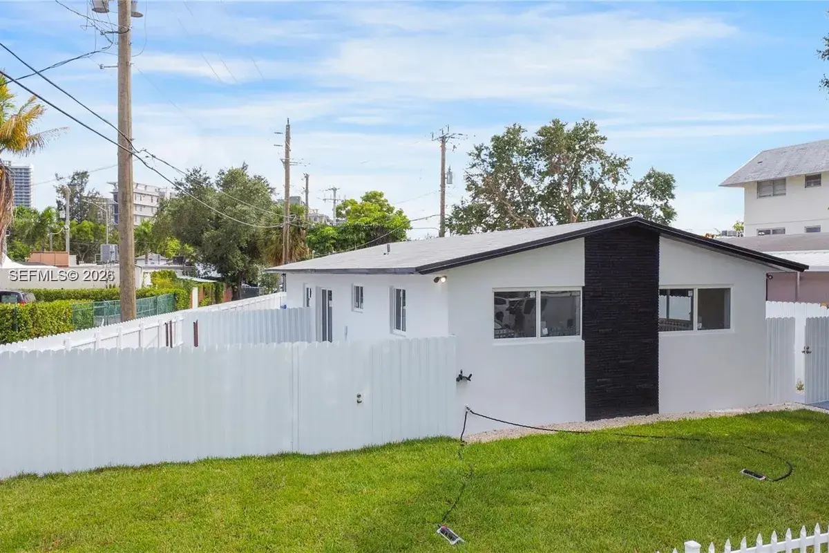 2388-2390 NE 173rd St, North Miami Beach FL 33160