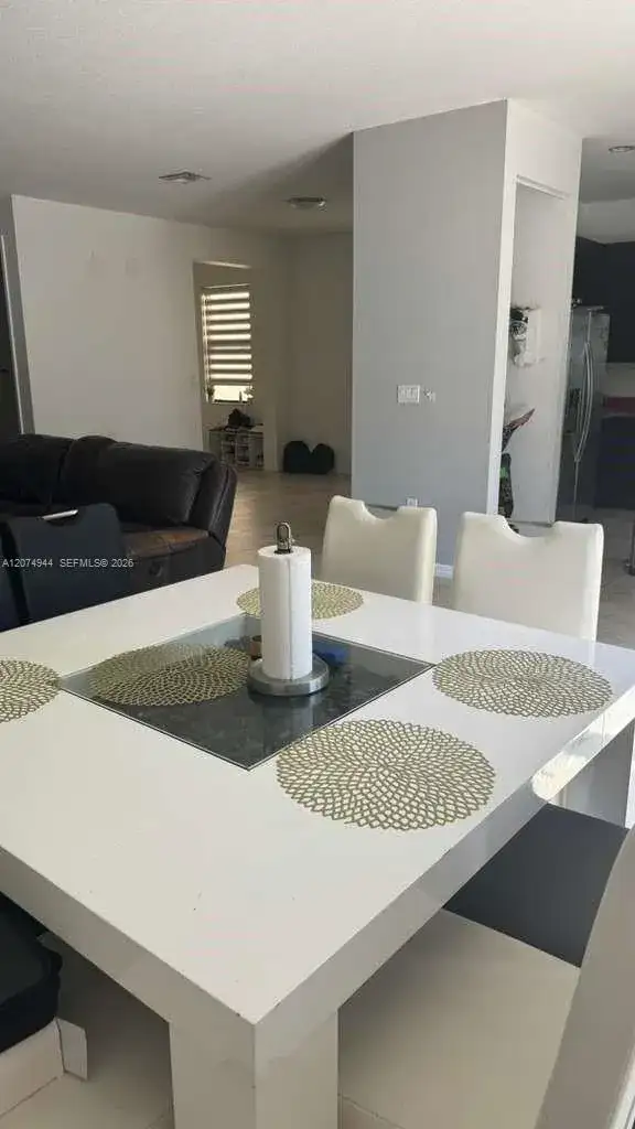 19301 NE 8th Ct, Miami FL 33179 photo 5