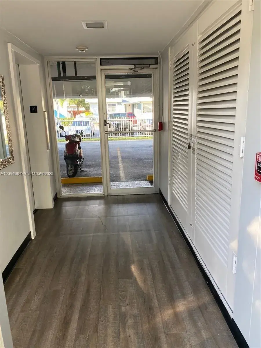1990 Marseille Dr # 206, Miami Beach FL 33141