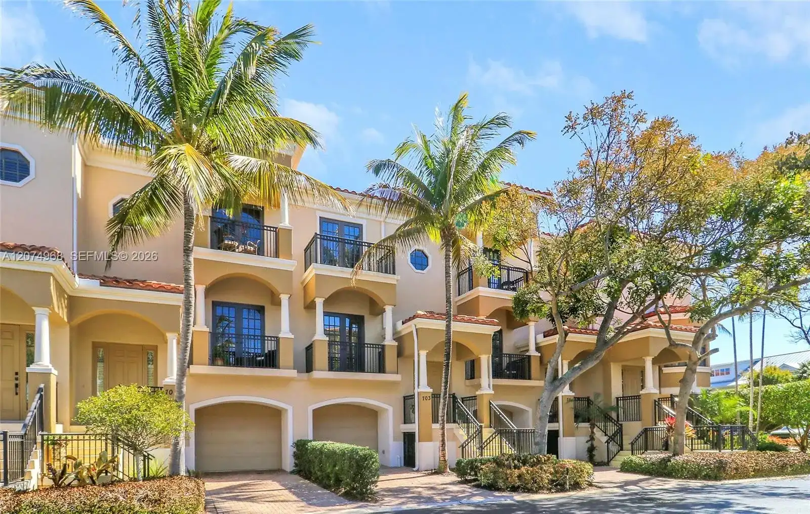 703 Del Sol Cir # 703, Tequesta FL 33469