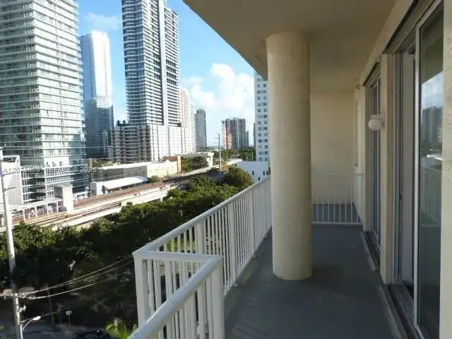 115 SW 11th St # 909, Miami FL 33130 photo 4
