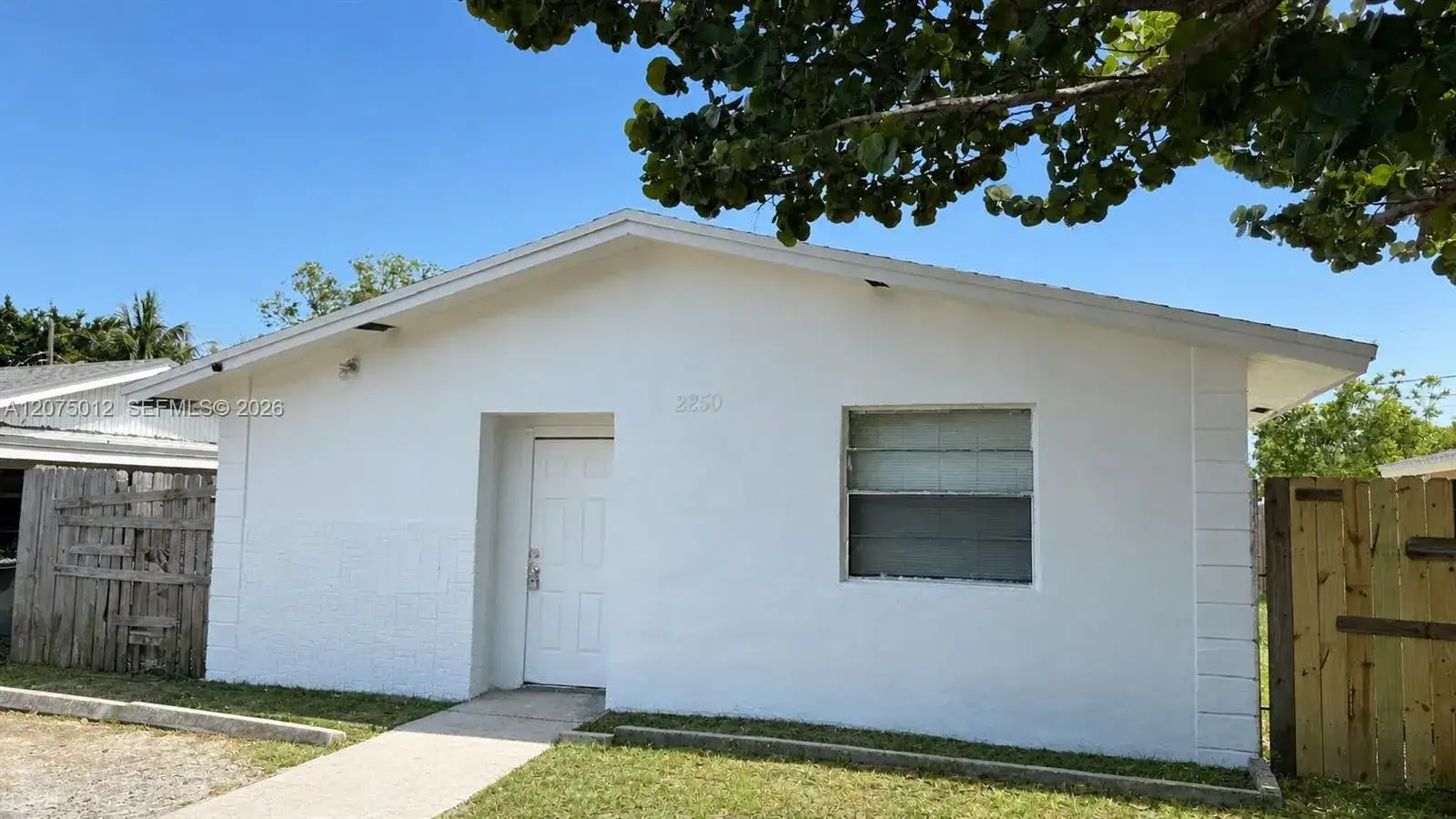 2250 NW 4th Ct, Pompano Beach FL 33069 photo 2