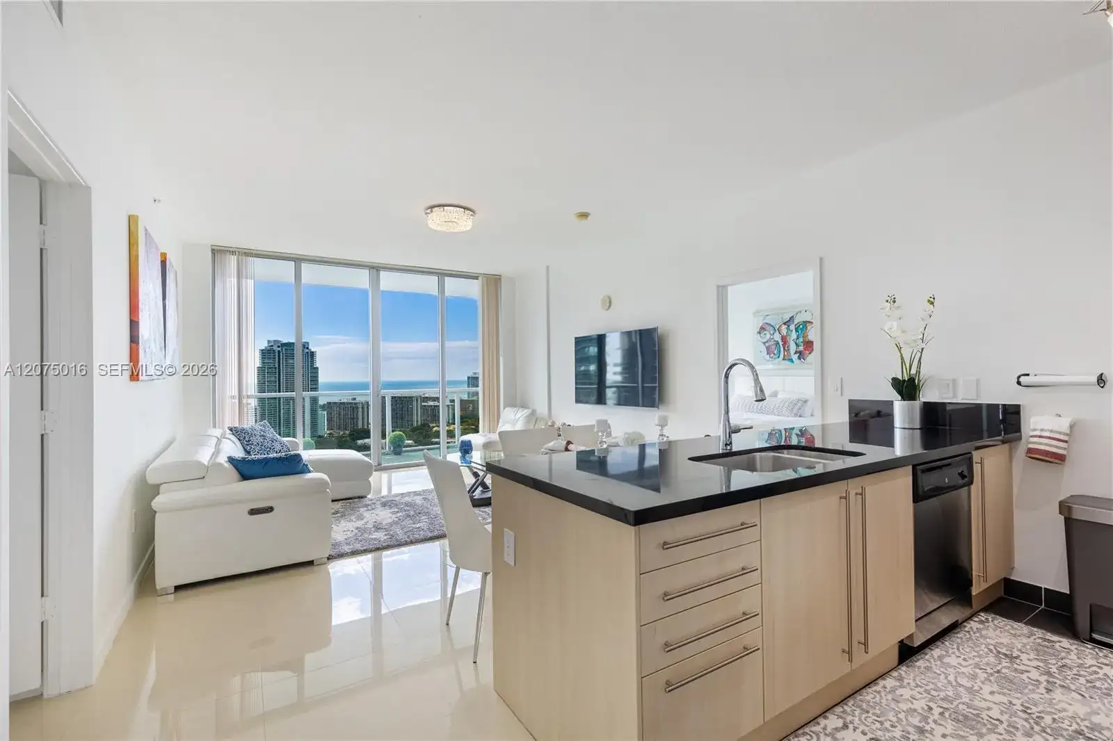 79 SW 12th St # 3704, Miami FL 33130 photo 2