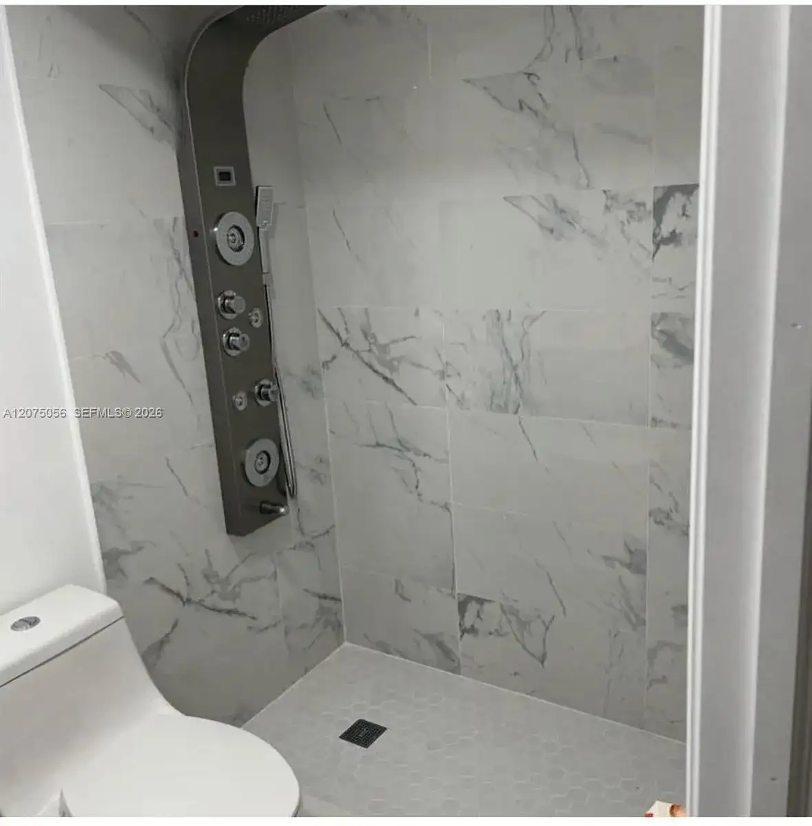 861 NE 1st Pl, Hialeah FL 33010 photo 4