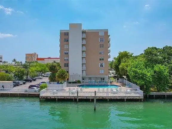 1455 N Treasure Dr # H, North Bay Village FL 33141 photo 3